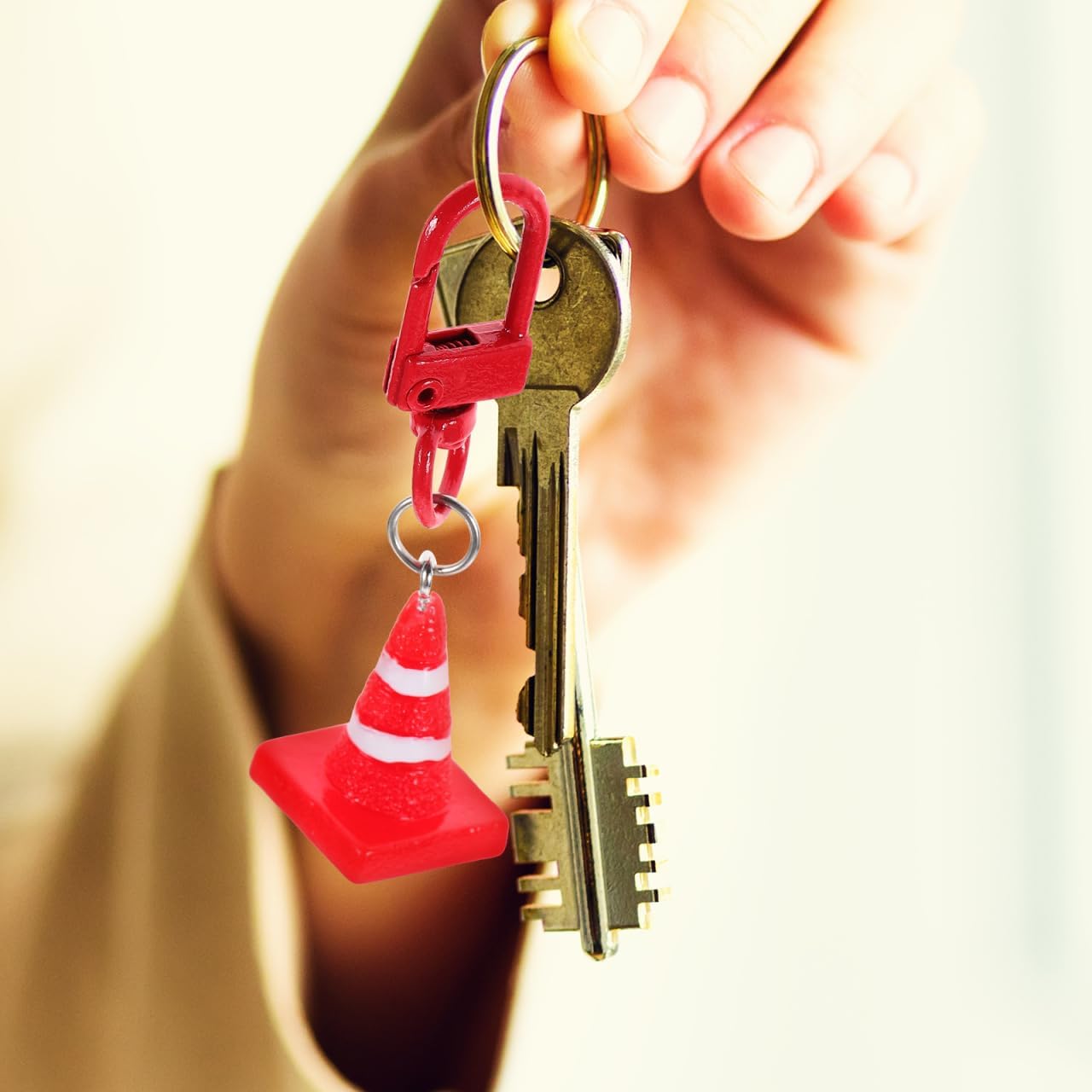 8Pcs Fun Traffic Cone Keychains - Vibrant Design