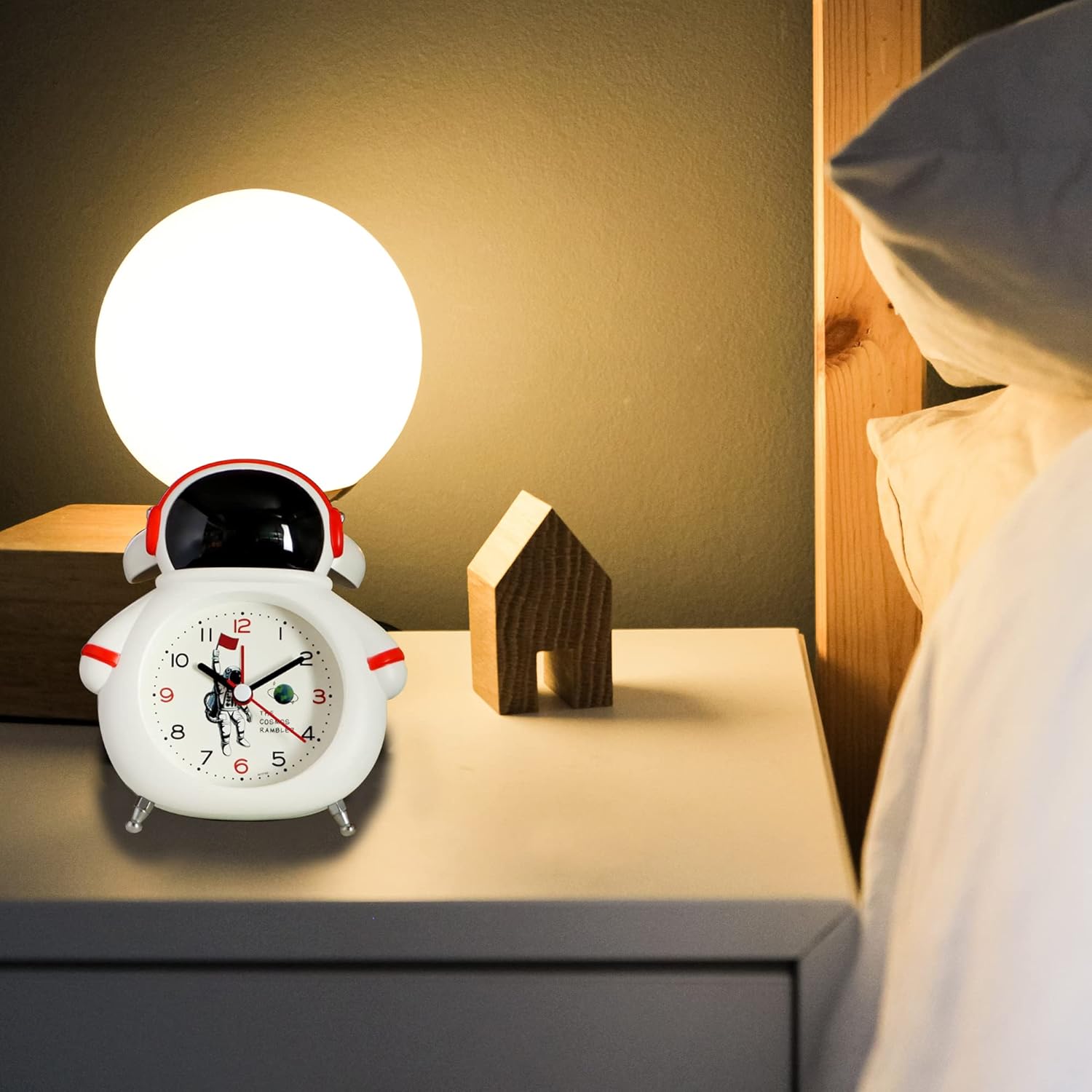 Cute Spaceman Analog Clock with Backlight and Alarm
