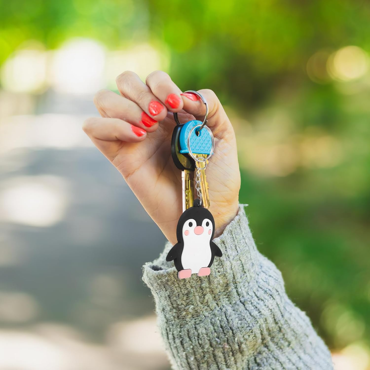 LUOZZY 24Pcs Penguin Keychain Party Favors