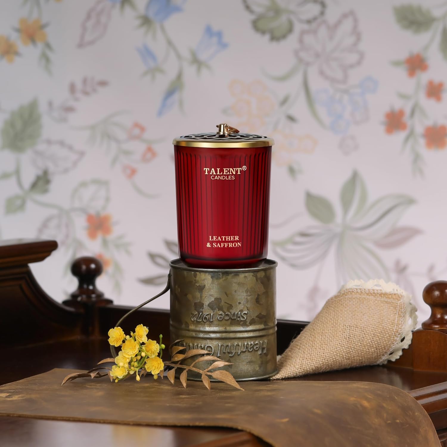 TALENT CANDLES Jar Candles with Leather and Saffron Scent