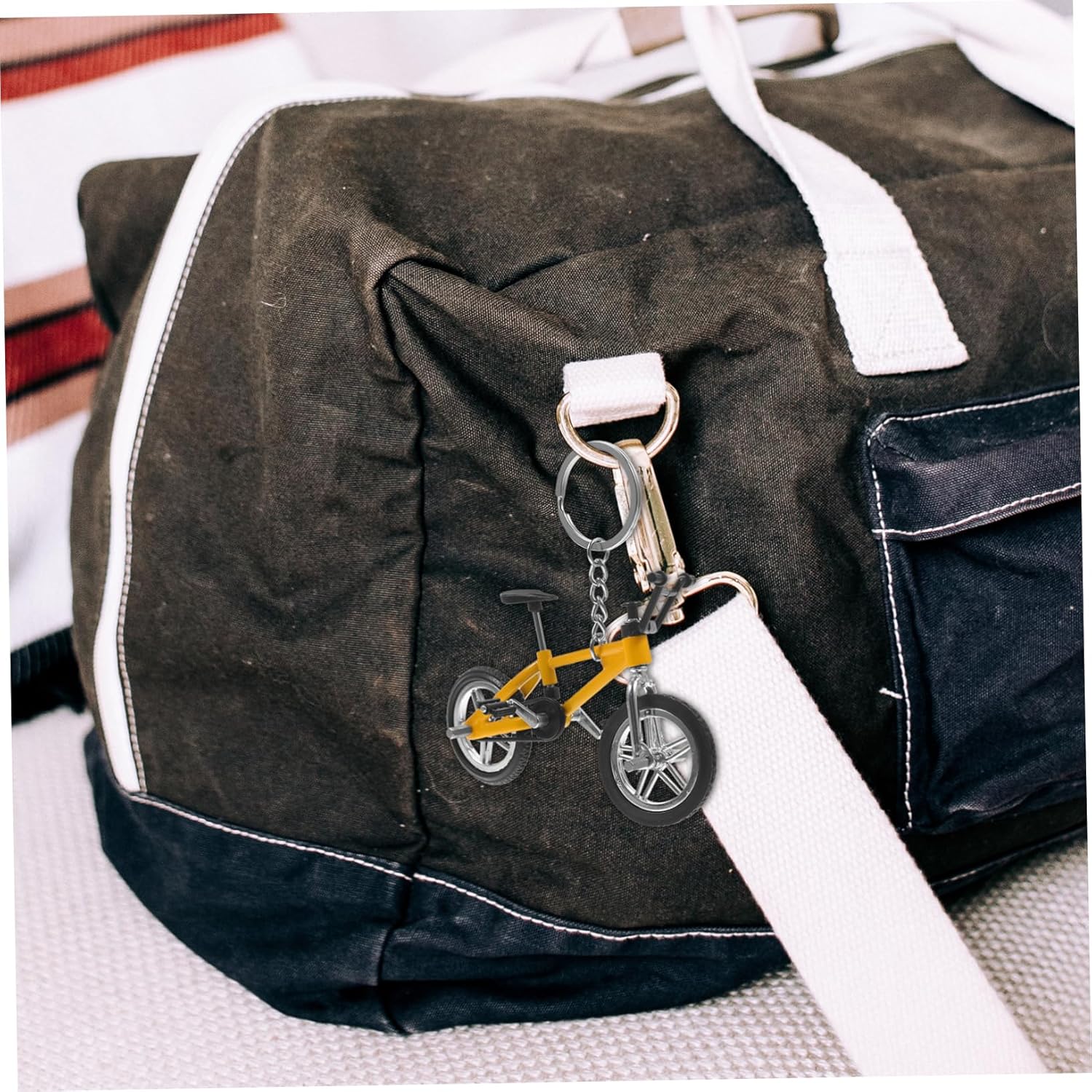 Homoyoyo 4pcs Mini Bicycle Keychains - Alloy Racing Bike Key Rings